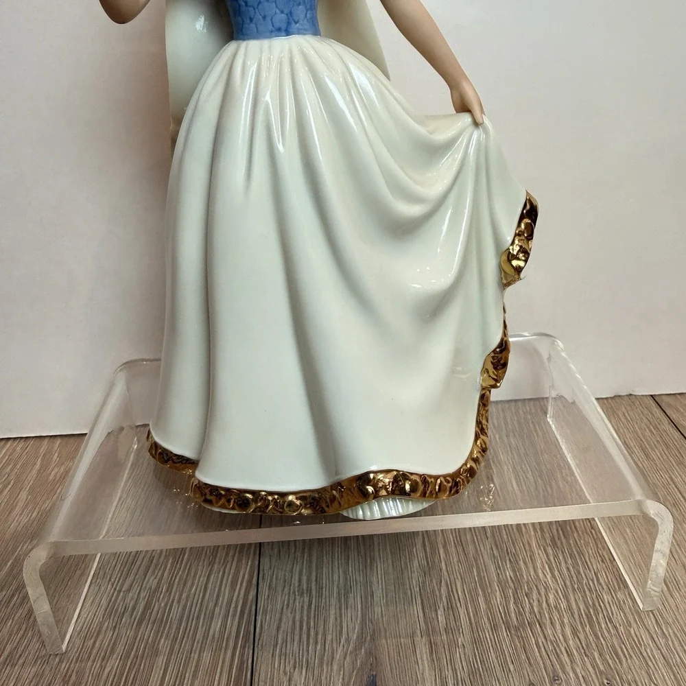 Disney Showcase Collection Snow White With Bluebird Figurine Lenox‎ W/Stand